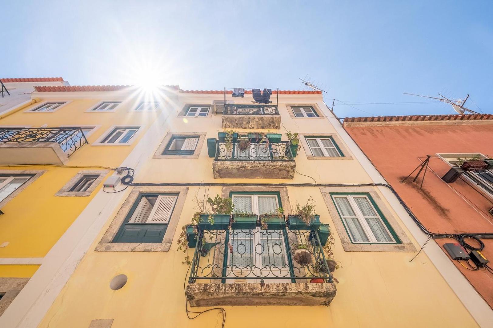 Guestready - Colorful Marreiros Heart * Lissabon